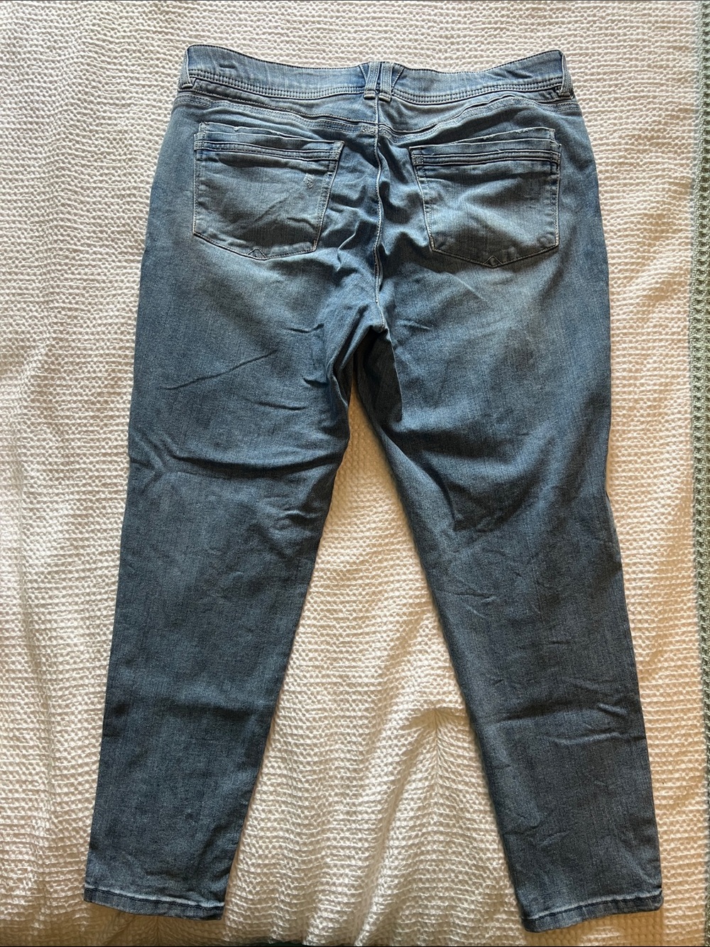 Women’s Slightly Distressed Straight Leg Blue Jeans - Picture 2 of 3
